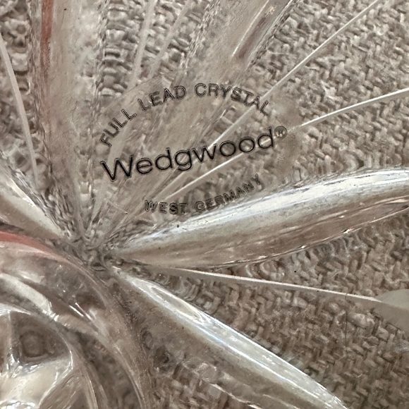 Vintage WEDGWOOD Full Lead Crystal Heart-Shaped Trinket Box w/lid COLLECTIBLE! - Picture 2 of 4